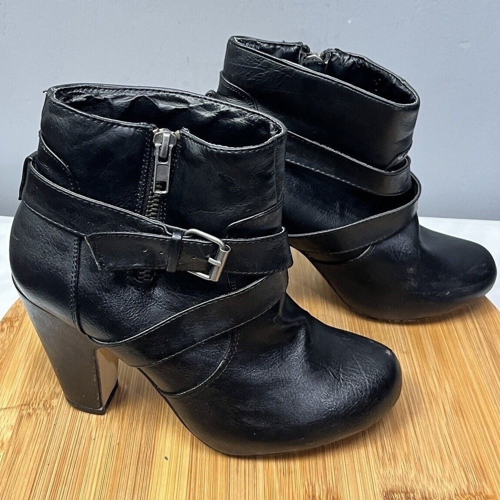 Steve Madden Sharpen Booties Womens Size 6 Black buckle strap Heel zipper